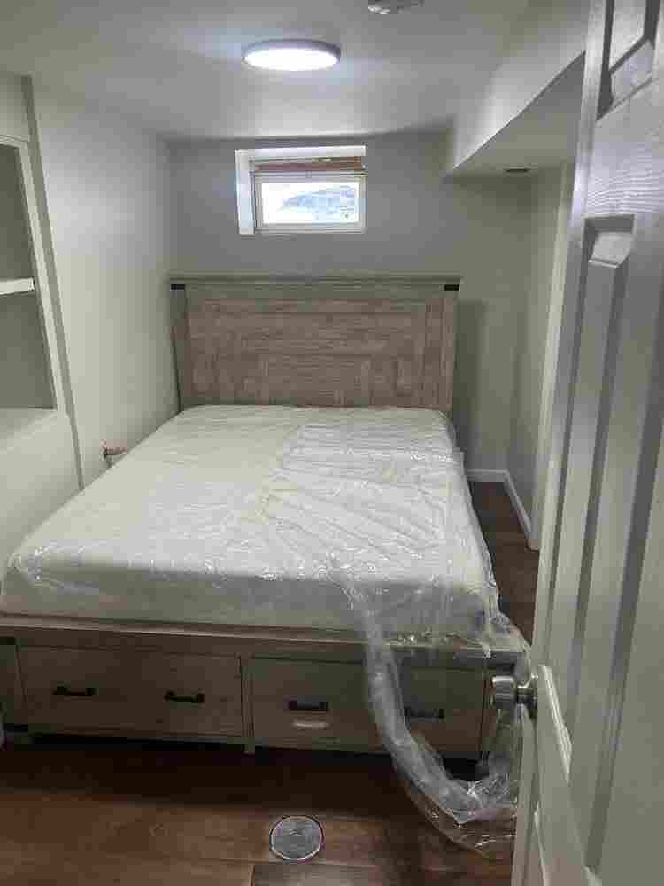 Private Basement w/Shower furnished