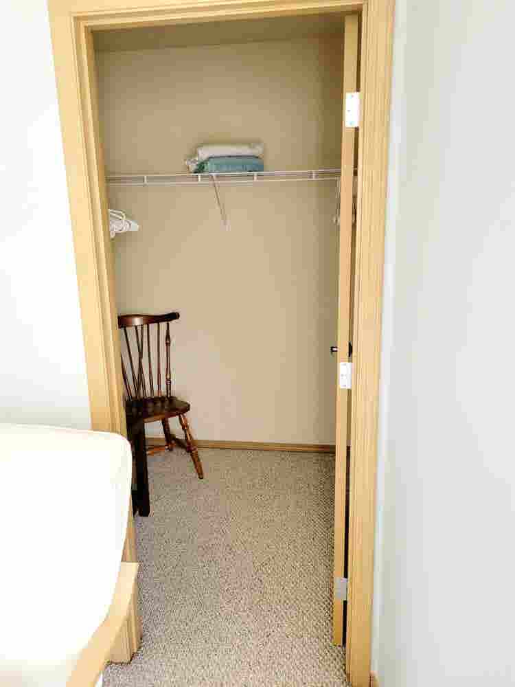 Roommate wanted - professionals