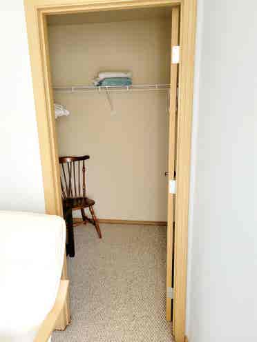 Roommate wanted - professionals