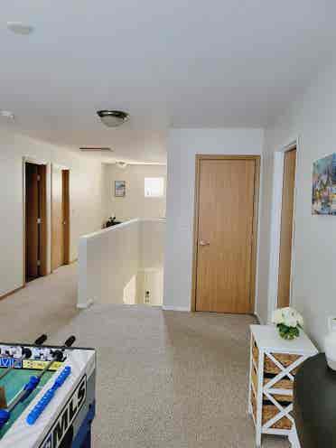 Roommate wanted - professionals