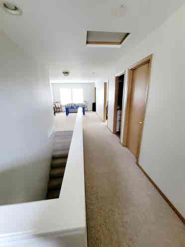 Roommate wanted - professionals