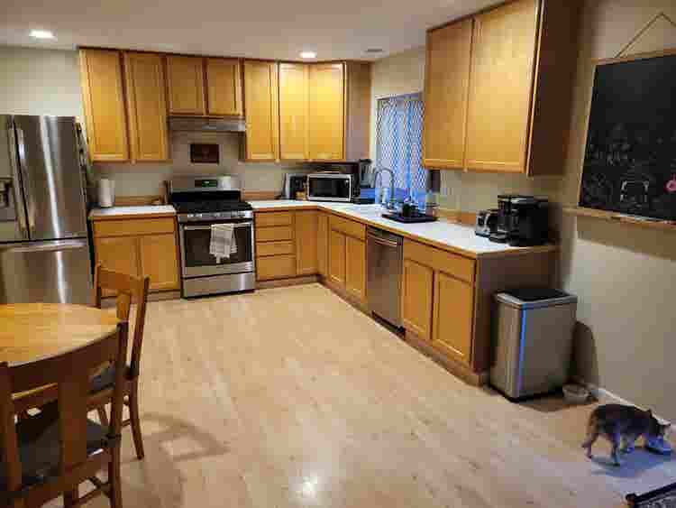 Roommate wanted - professionals