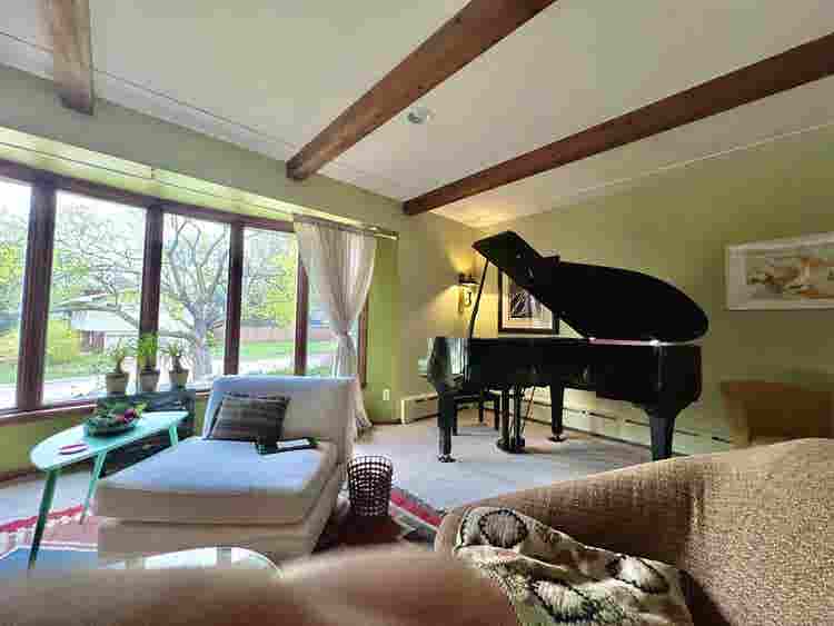 Furnished room in upscale home