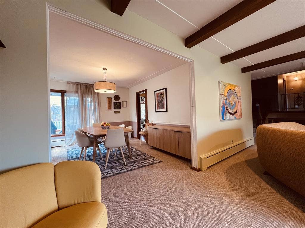 Furnished room in upscale home