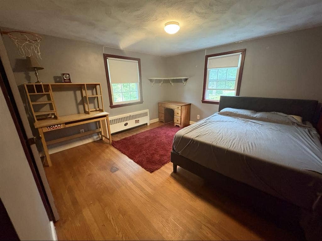 1 bedroom and
study suburban house