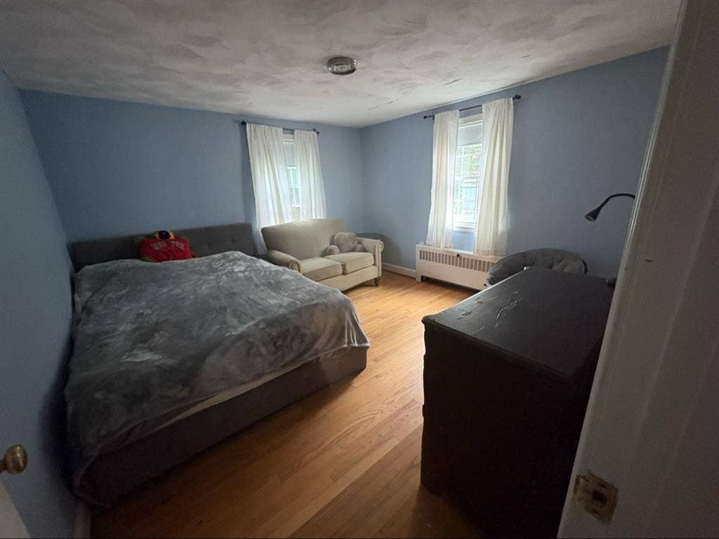 1 bedroom and
study suburban house
