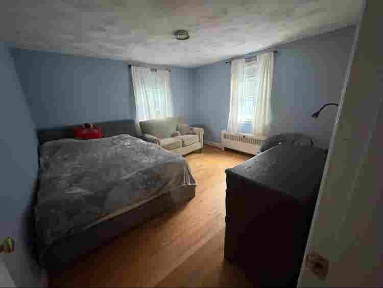 1 bedroom and 
study suburban house