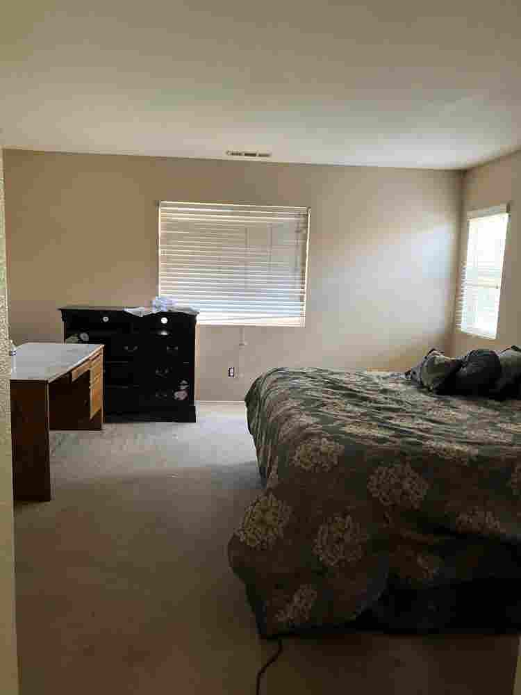 Room for rent!! I’m renting room