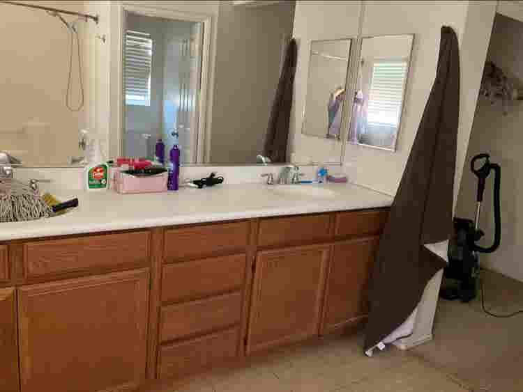 Room for rent!! I’m renting room