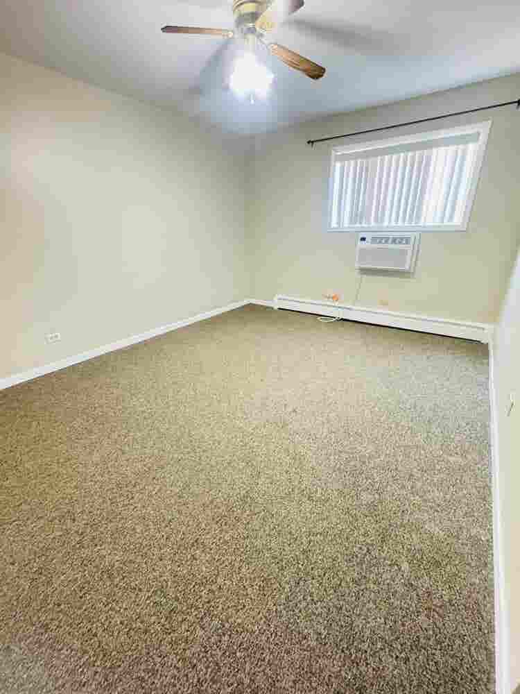 Room for single woman with private