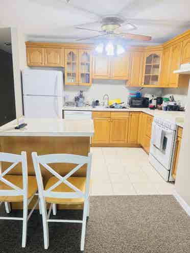 Room for single woman with private