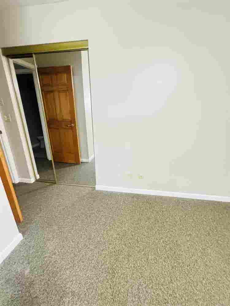 Room for single woman with private