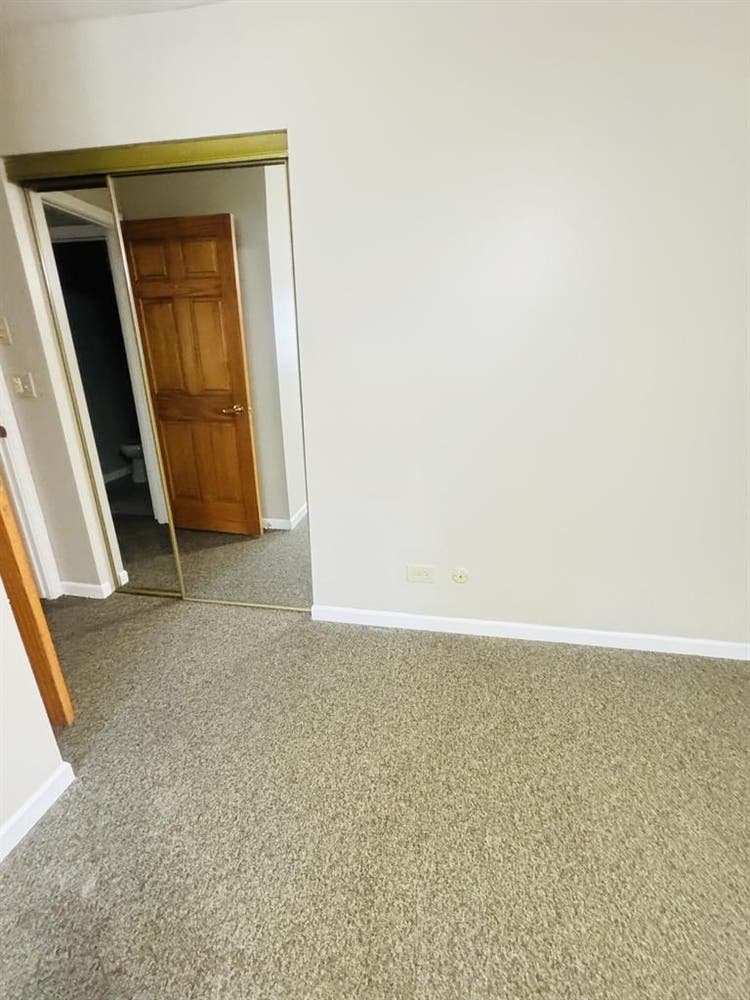 Room for single woman with private