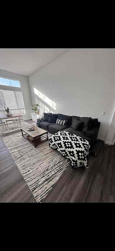 6 month+ private room