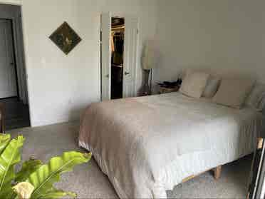 6 month+ private room