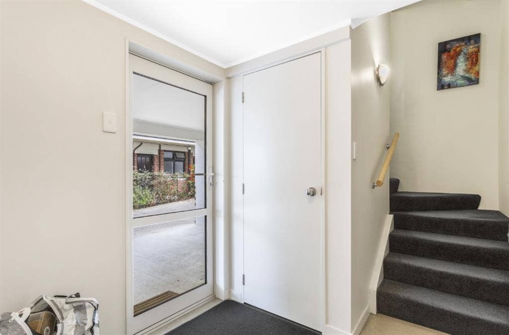 STUDIO ROOM / NO COUPLES!