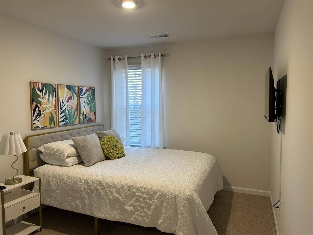2 Bedrooms for rent.
