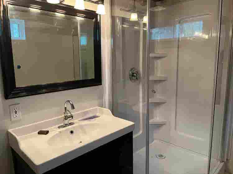 Bdrm w/ private bath & office