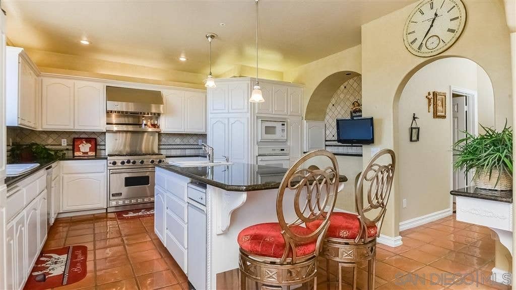 PVT ROOM WITH BATH IN VIEW MANSION