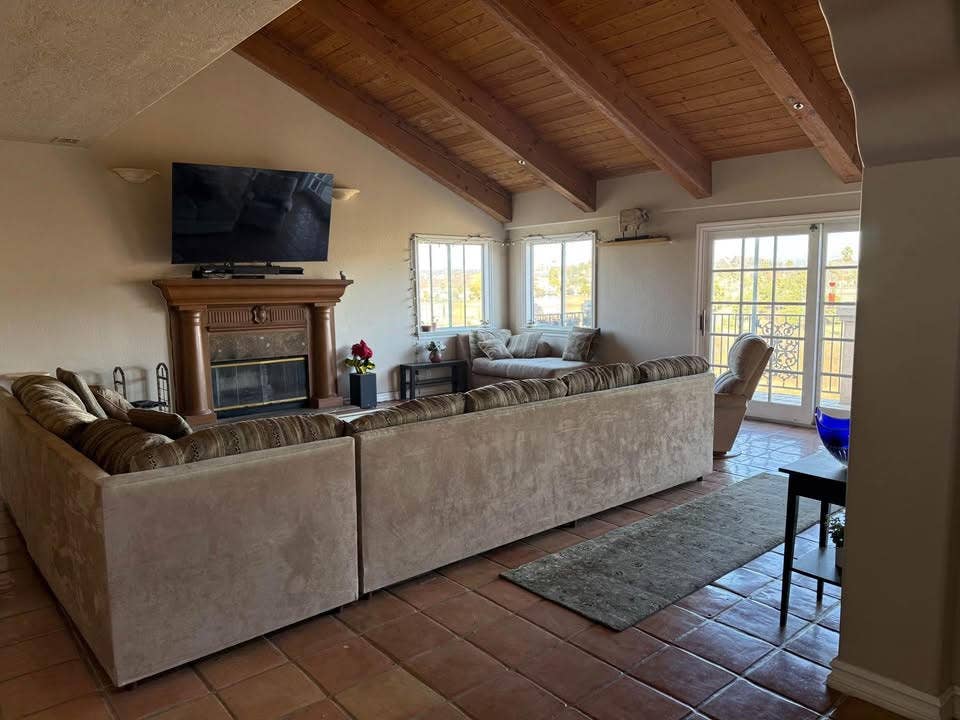 PVT ROOM WITH BATH IN VIEW MANSION