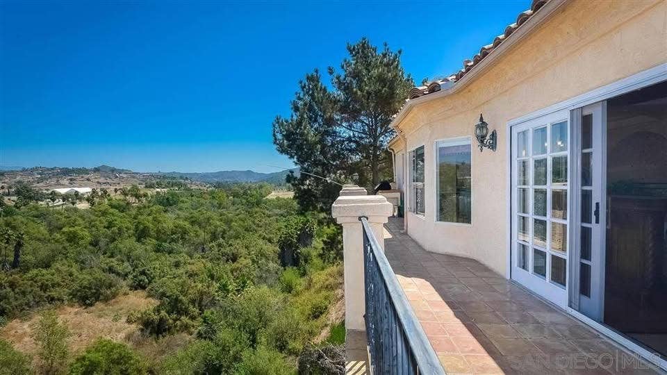PVT ROOM WITH BATH IN VIEW MANSION
