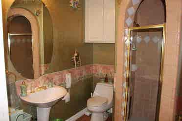 PVT ROOM WITH BATH IN VIEW MANSION
