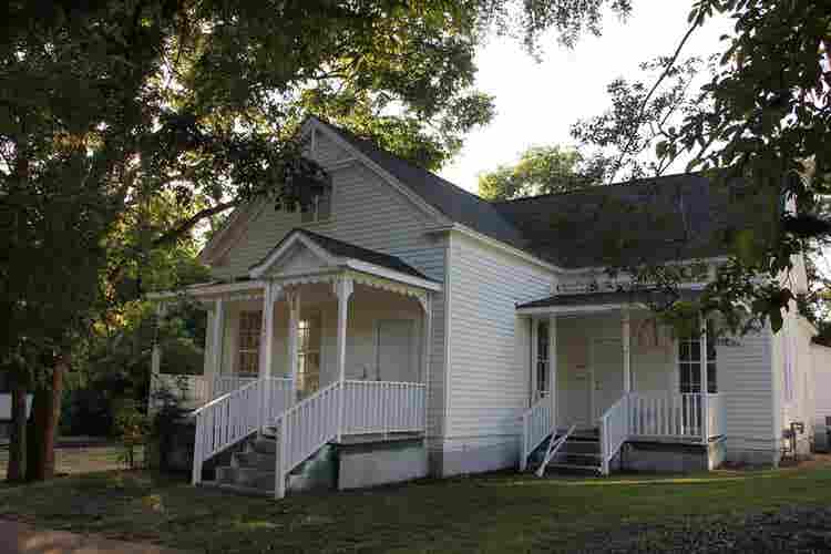 Georgia College campus house