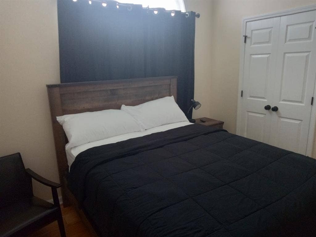 Bedroom w/ den (Utilities Included)