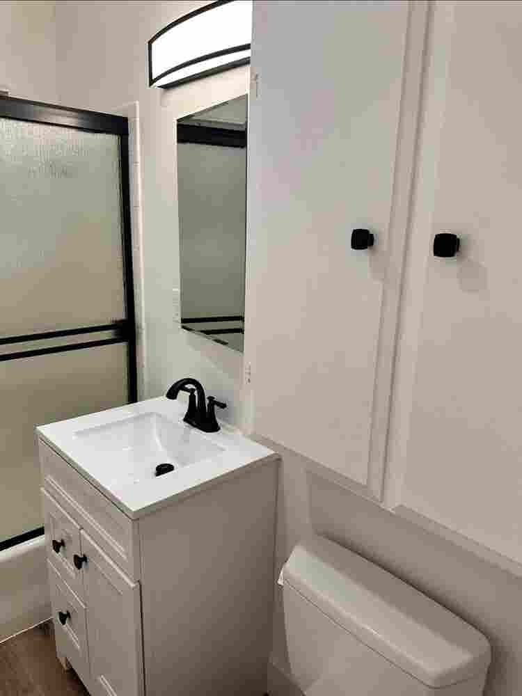 Large room for rent / renta recamar