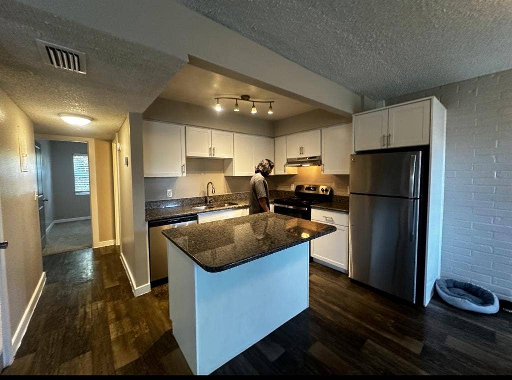 Looking for a roommate