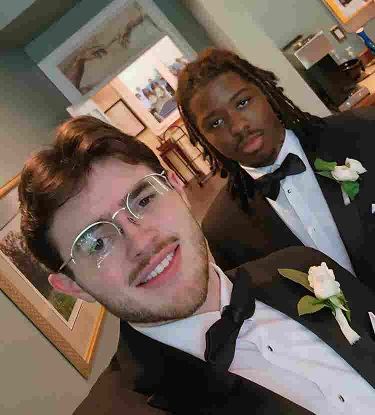 Looking for a roommate