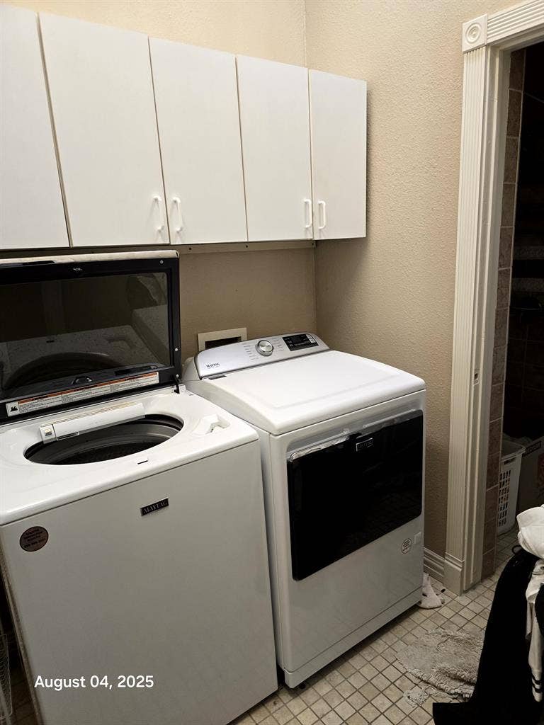 Seeking professional cool roommate