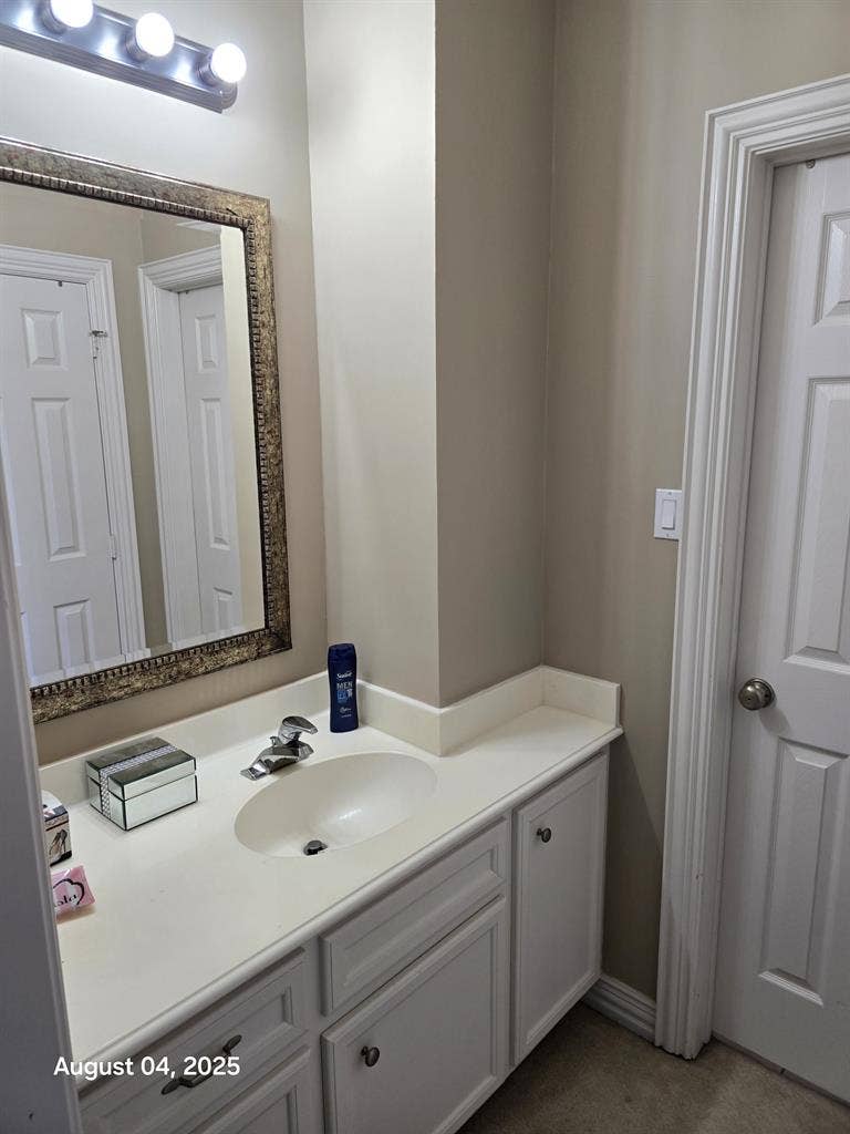 Seeking professional cool roommate