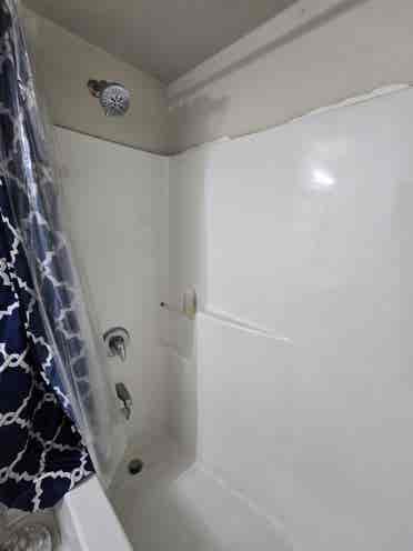 3 single rooms available for rent