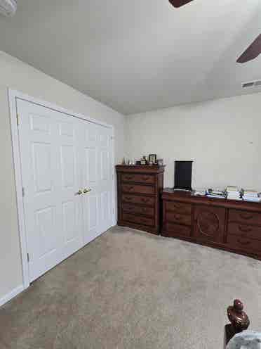 3 single rooms available for rent