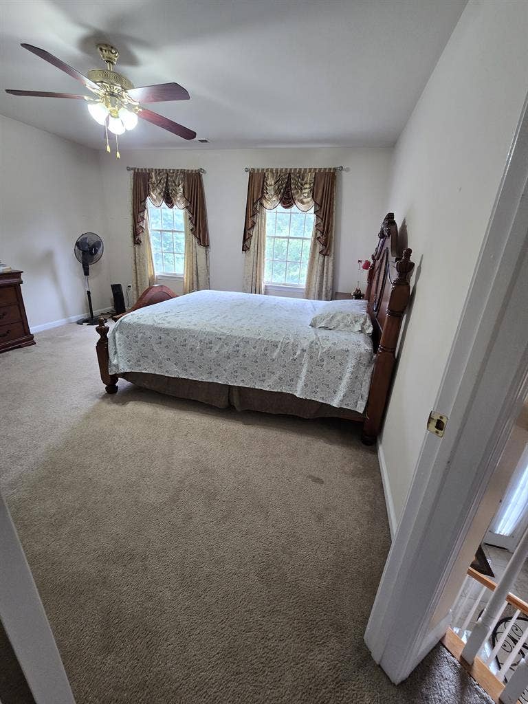 3 single rooms available for rent