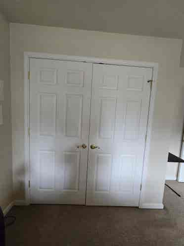 3 single rooms available for rent