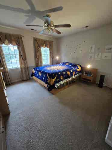 3 single rooms available for rent