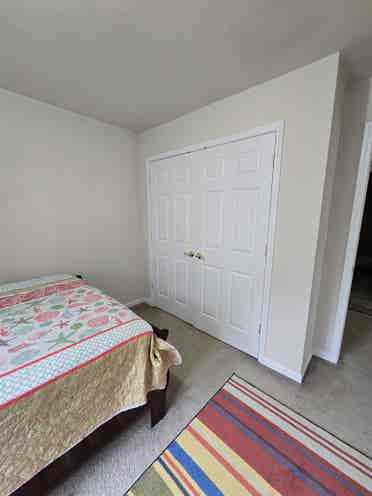 3 single rooms available for rent