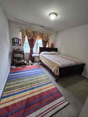 3 single rooms available for rent