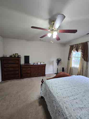 3 single rooms available for rent