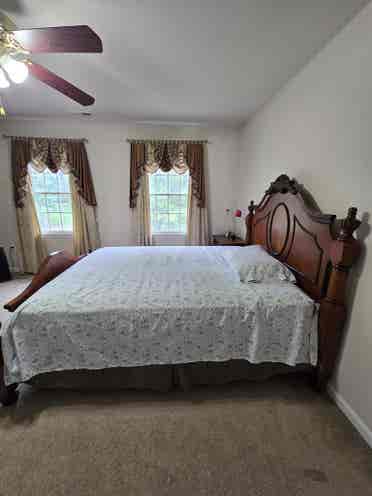 3 single rooms available for rent