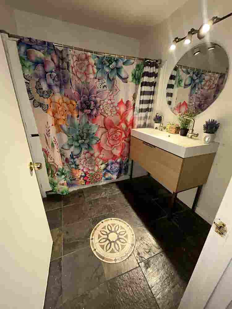Large room 4 rent with own bathroom