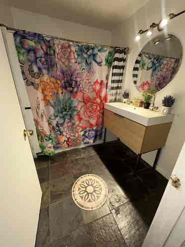 Large room 4 rent with own bathroom