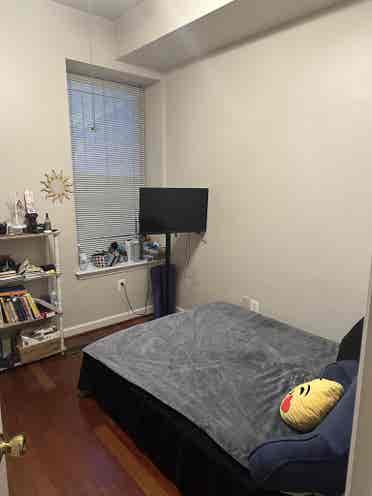 TWO 
ROOMS AVAILABLE IN NW D.C!!