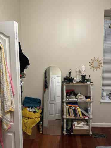 TWO 
ROOMS AVAILABLE IN NW D.C!!