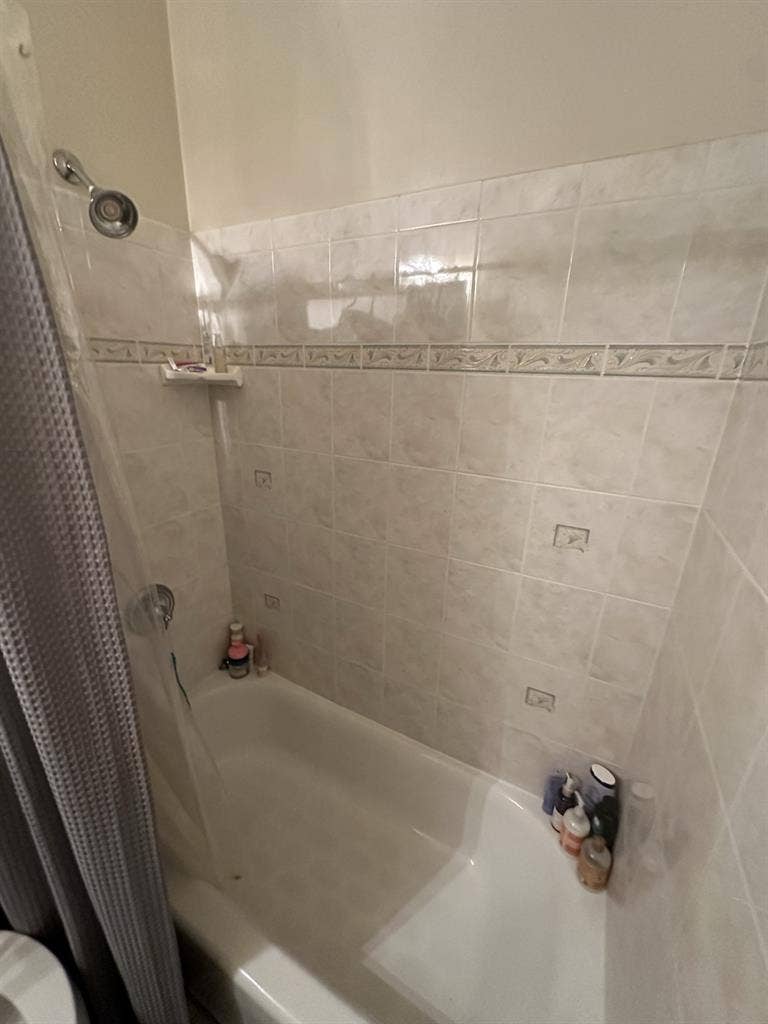 TWO
ROOMS AVAILABLE IN NW D.C!!