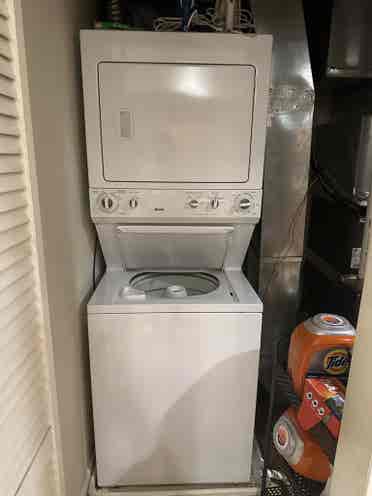 TWO 
ROOMS AVAILABLE IN NW D.C!!
