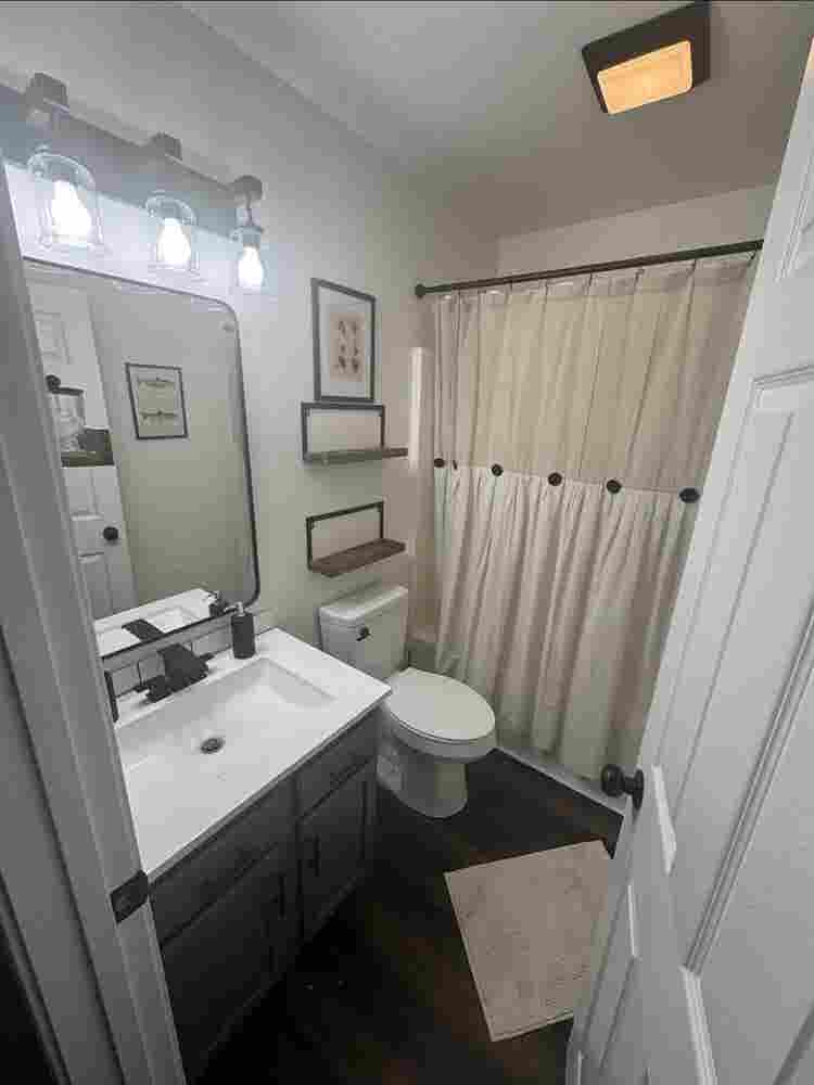 Unfurnished bedroom/private bath
