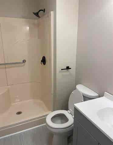 Spacious  bath for rent
